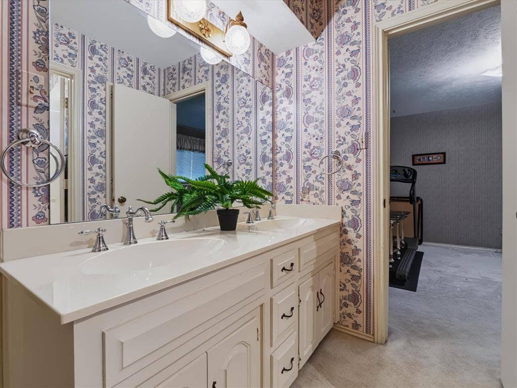 6911 Brentfield Drive, Dallas, TX 75248 6911 Brentfield Drive, Dallas, TX 75248