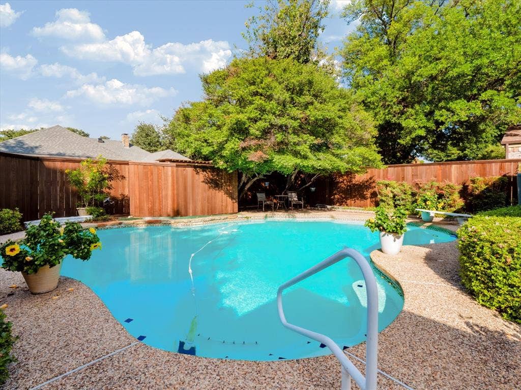 6911 Brentfield Drive, Dallas, TX 75248 6911 Brentfield Drive, Dallas, TX 75248