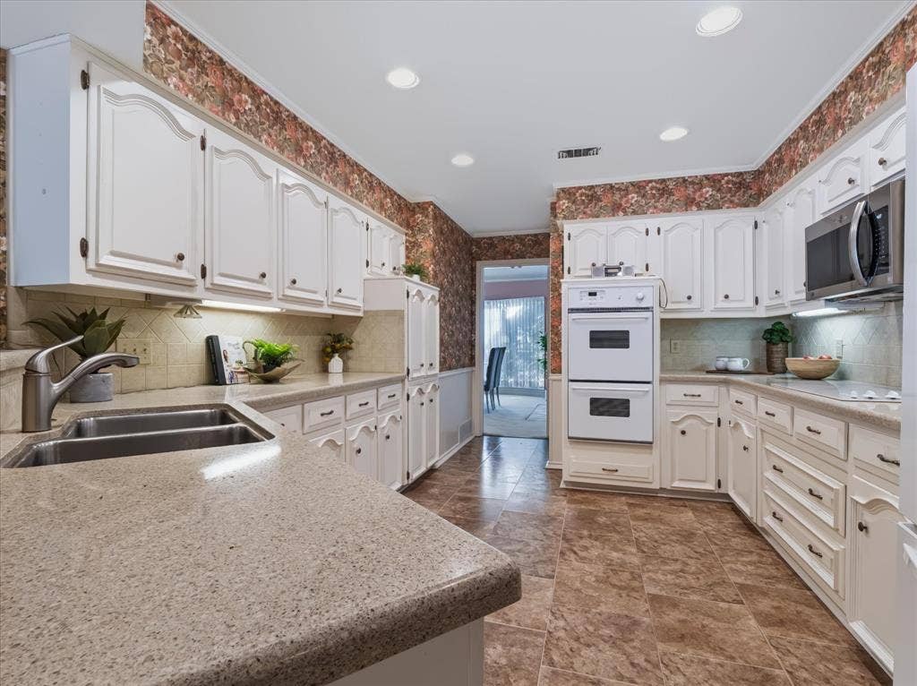 6911 Brentfield Drive, Dallas, TX 75248 6911 Brentfield Drive, Dallas, TX 75248