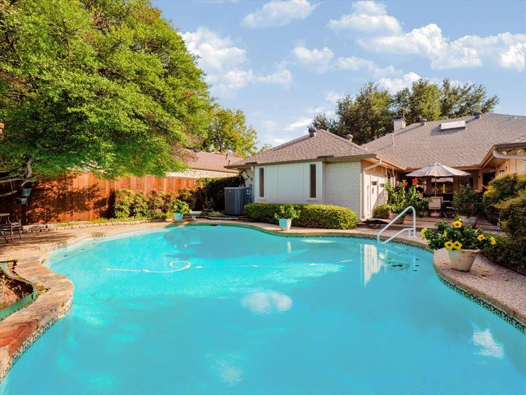 6911 Brentfield Drive, Dallas, TX 75248 6911 Brentfield Drive, Dallas, TX 75248