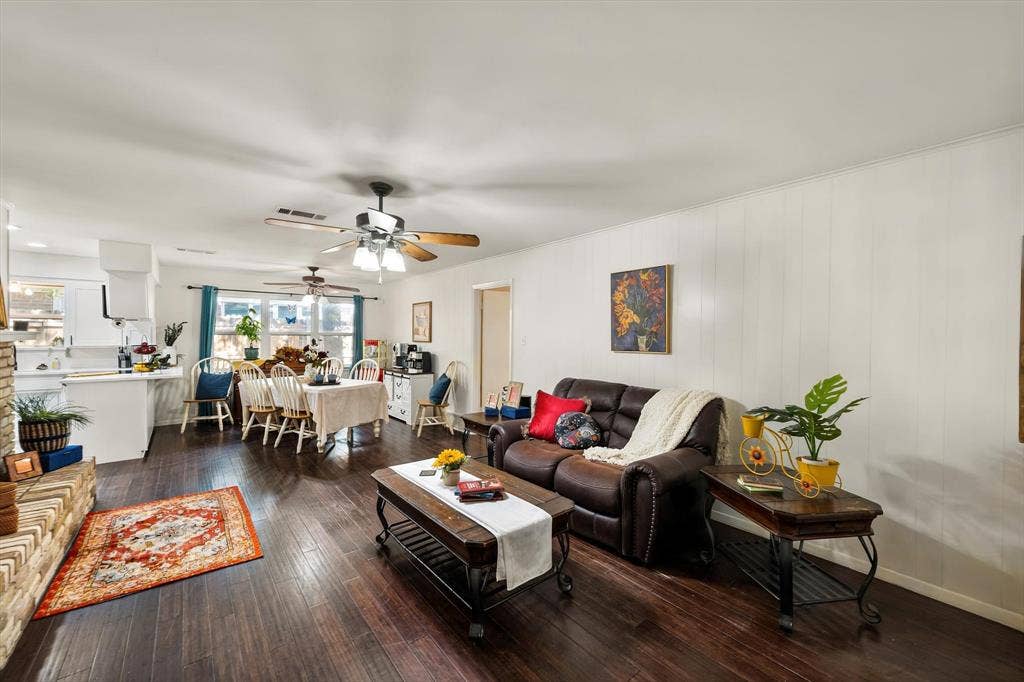 1012 Keith Drive, Hurst, TX 76053
