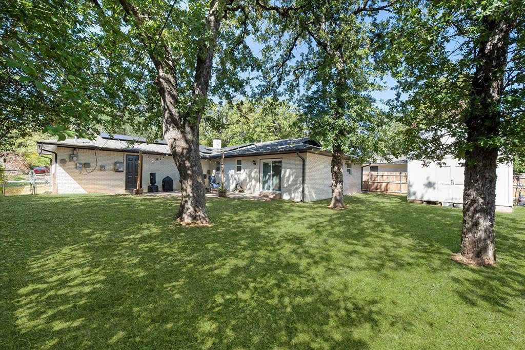 1012 Keith Drive, Hurst, TX 76053