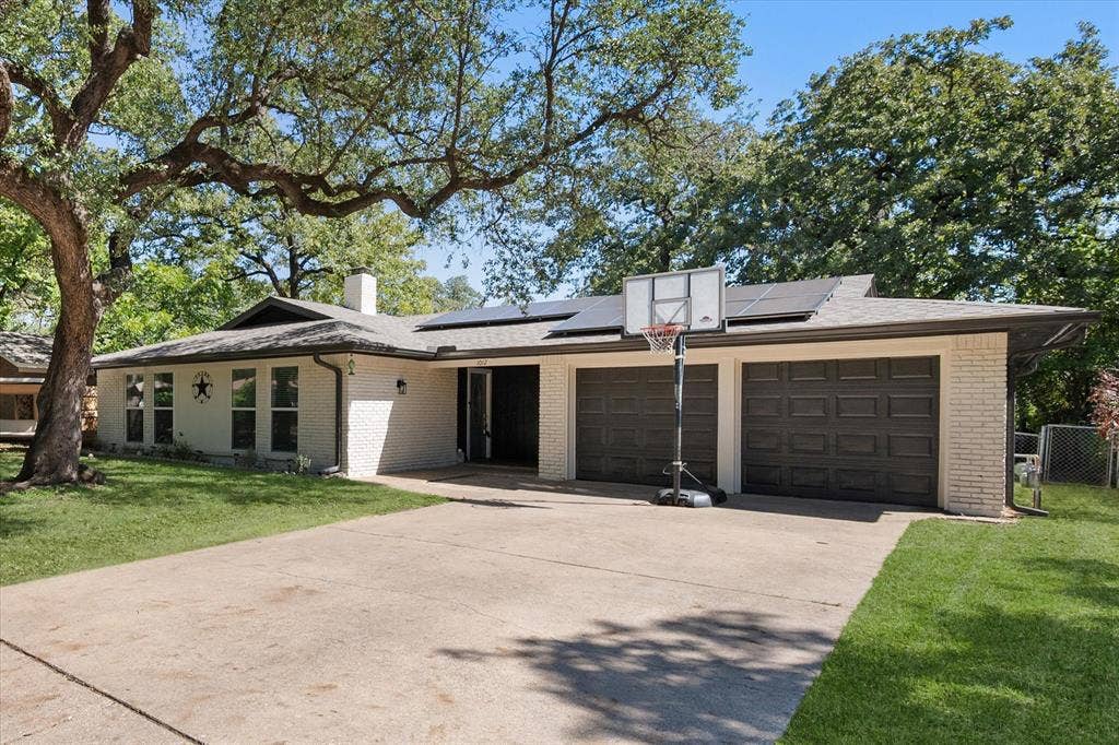 1012 Keith Drive, Hurst, TX 76053
