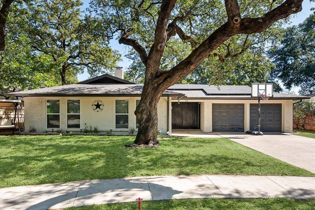 1012 Keith Drive, Hurst, TX 76053