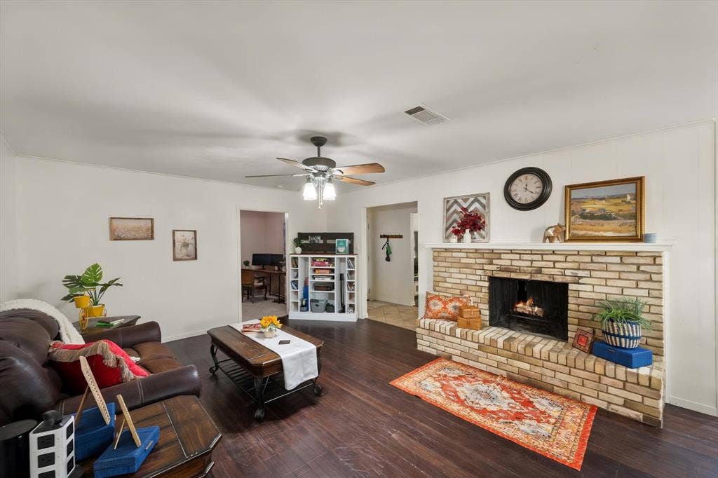 1012 Keith Drive, Hurst, TX 76053