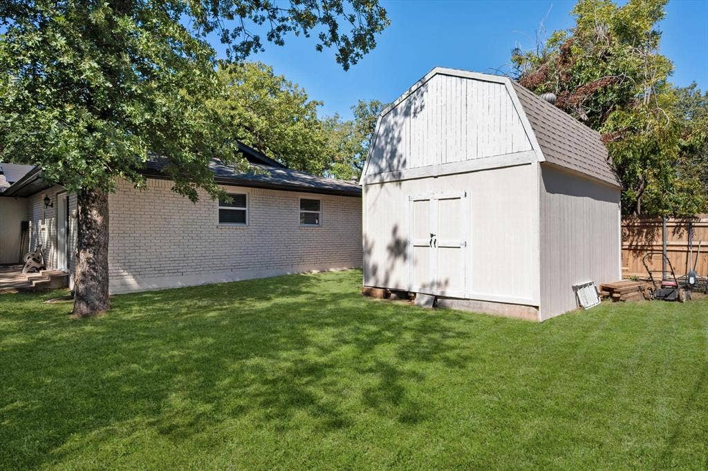 1012 Keith Drive, Hurst, TX 76053