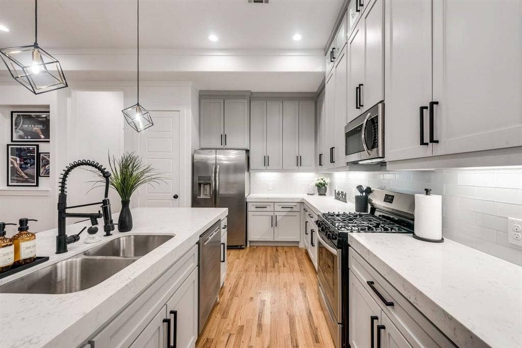 2015 S Ewing Avenue, Dallas, TX 75216 2015 S Ewing Avenue, Dallas, TX 75216