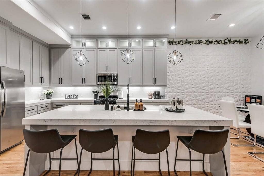 2015 S Ewing Avenue, Dallas, TX 75216 2015 S Ewing Avenue, Dallas, TX 75216