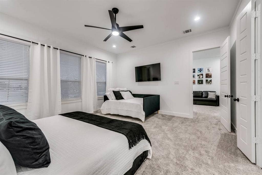 2015 S Ewing Avenue, Dallas, TX 75216 2015 S Ewing Avenue, Dallas, TX 75216