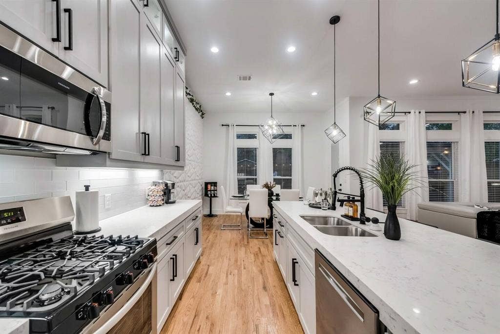 2015 S Ewing Avenue, Dallas, TX 75216 2015 S Ewing Avenue, Dallas, TX 75216