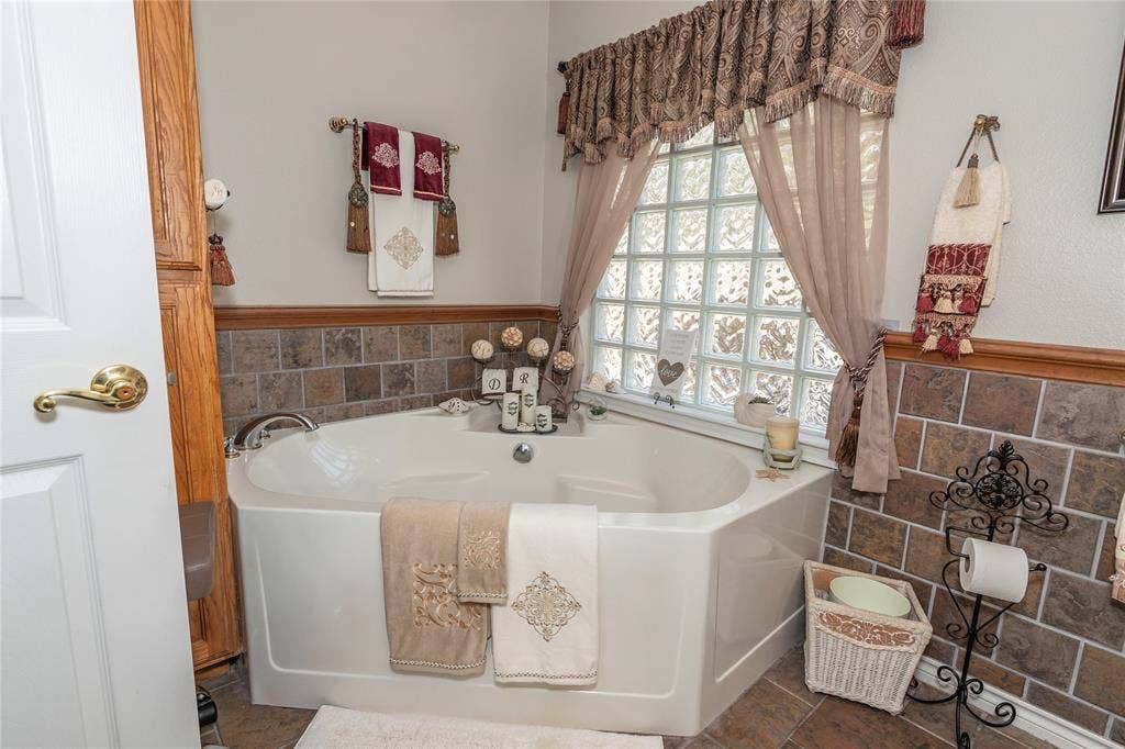 172 Cheyenne Drive, Nocona, TX 76255 172 Cheyenne Drive, Nocona, TX 76255