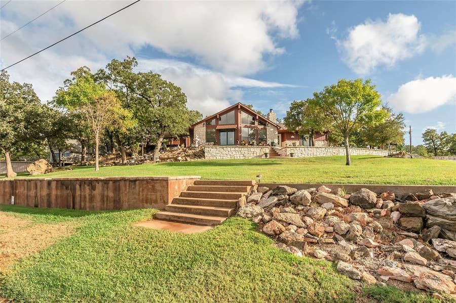 Property photo for 172 Cheyenne Drive, Nocona, TX