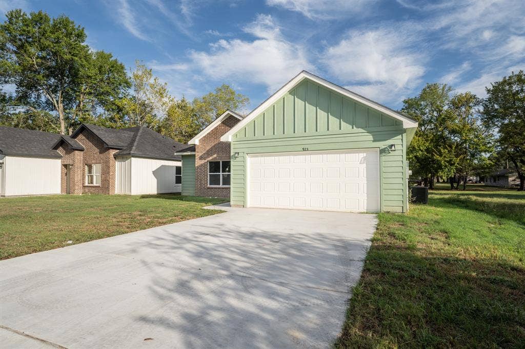 923 Putnam Street, Sulphur Springs, TX 75482