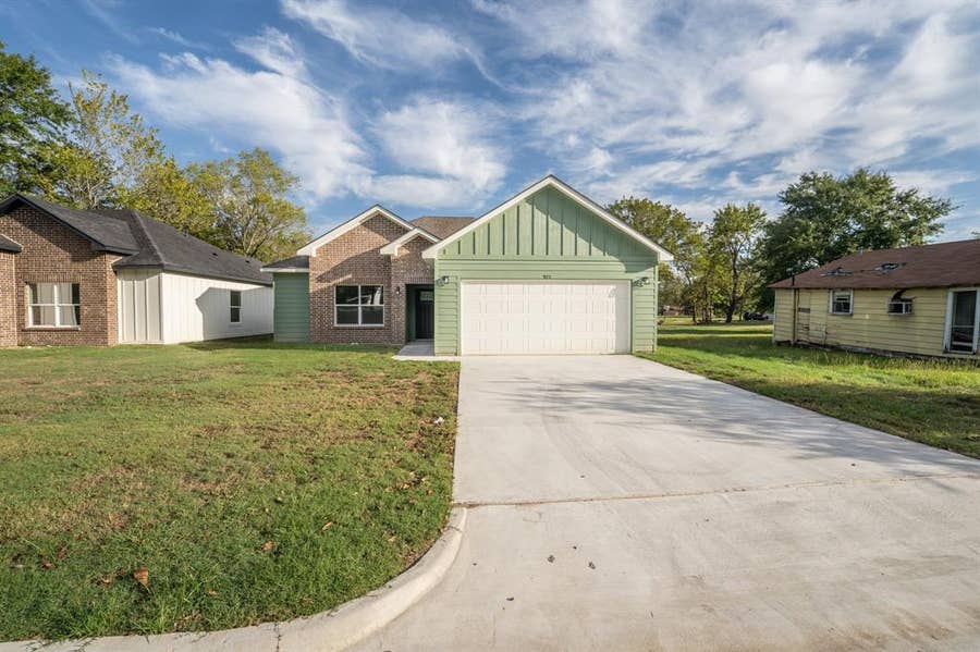 Property photo for 923 Putman Street, Sulphur Springs, TX