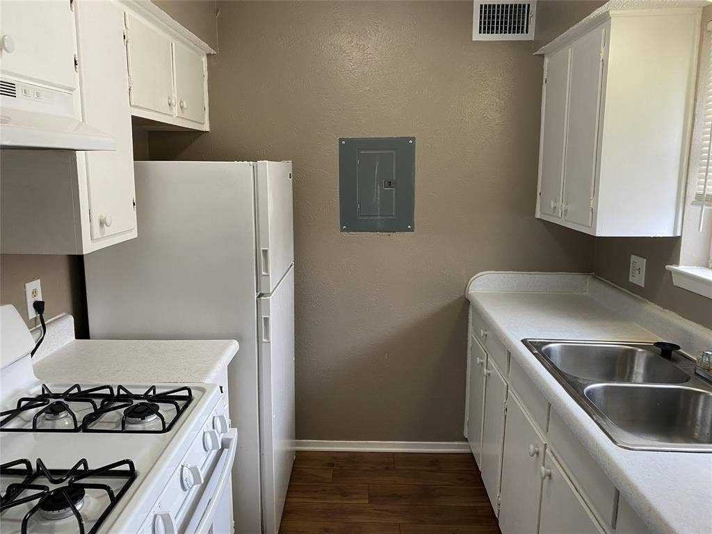 1121 Jameson Street, Weatherford, TX 76086 1121 Jameson Street, Weatherford, TX 76086
