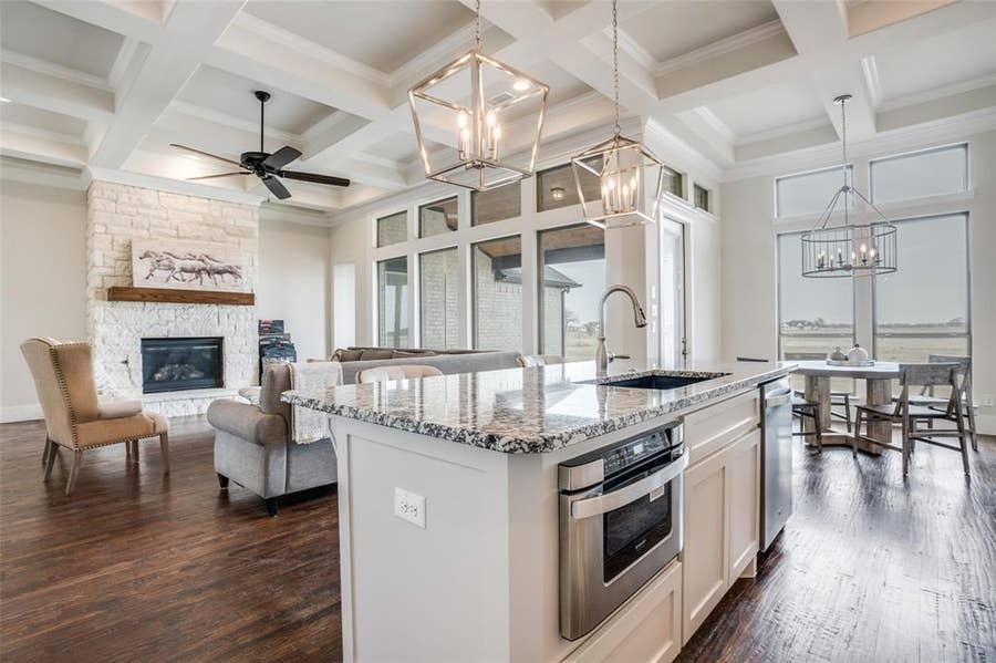 Property photo for 118 White Wing Court, Weatherford, TX