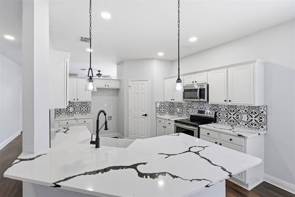 315 Londonderry Lane, Mansfield, TX 76063