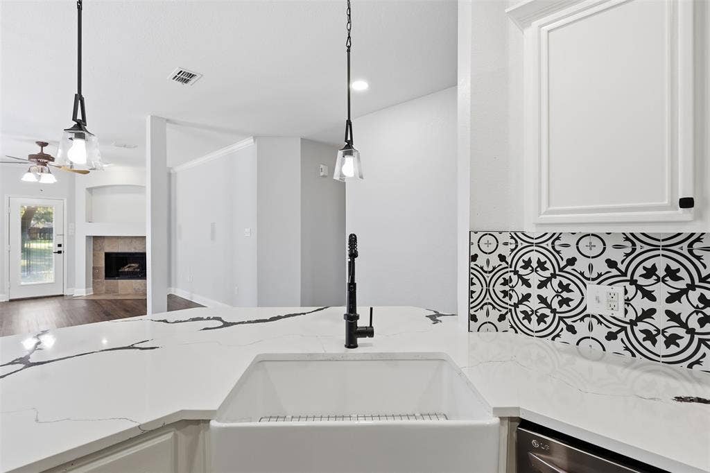 315 Londonderry Lane, Mansfield, TX 76063