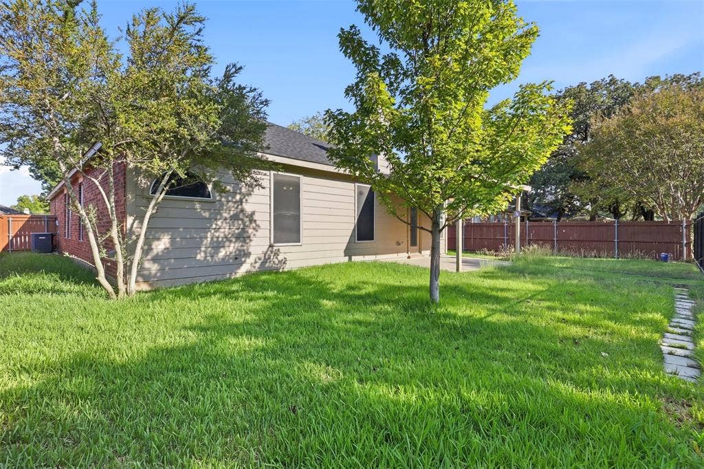 315 Londonderry Lane, Mansfield, TX 76063