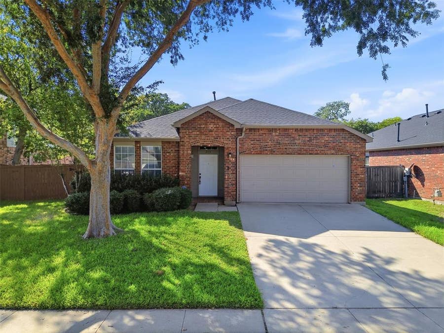 Property photo for 315 Londonderry Lane, Mansfield, TX