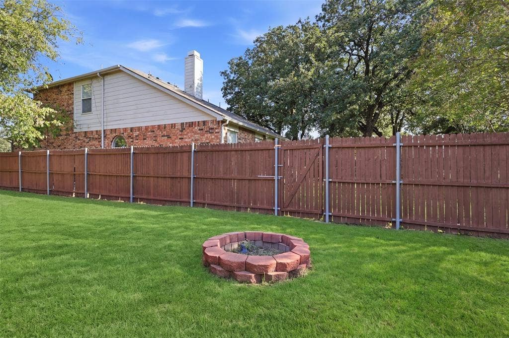 315 Londonderry Lane, Mansfield, TX 76063