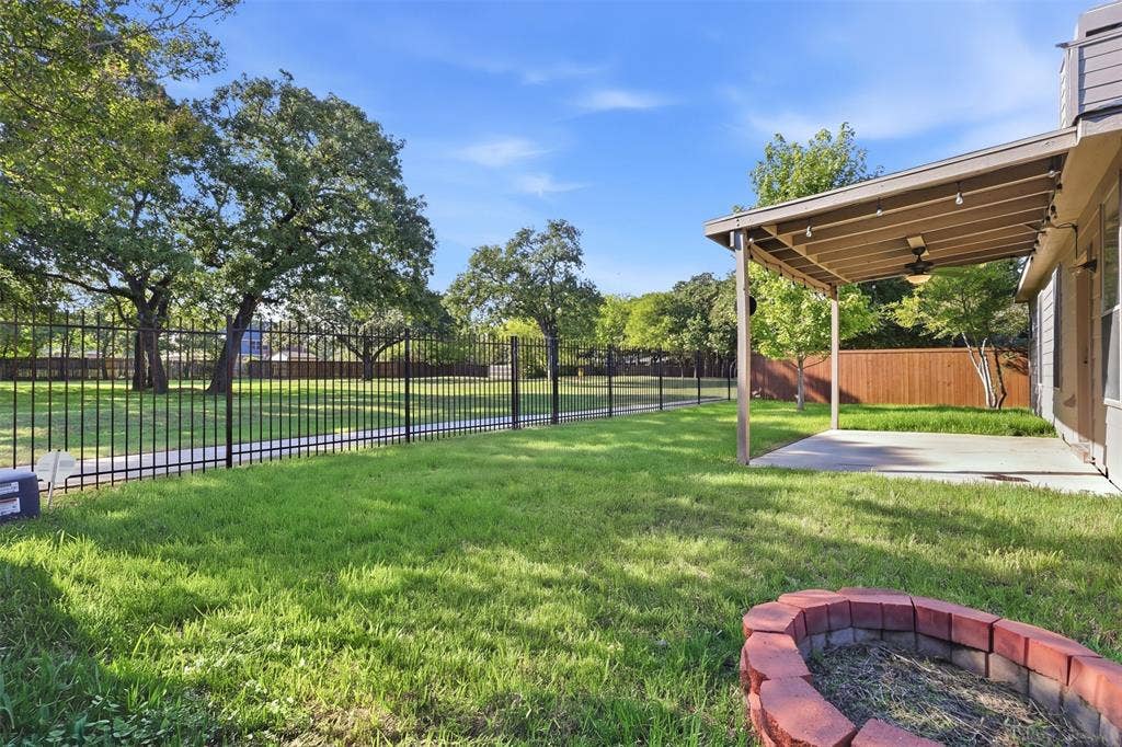315 Londonderry Lane, Mansfield, TX 76063
