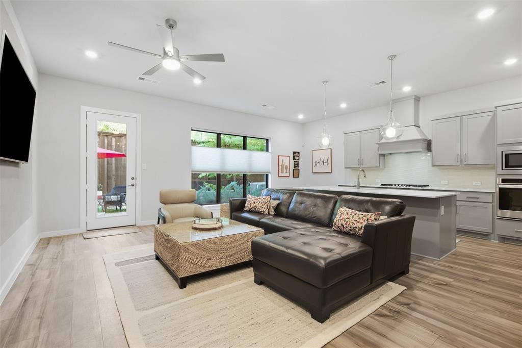 2309 Rook Drive, Dallas, TX 75211 2309 Rook Drive, Dallas, TX 75211