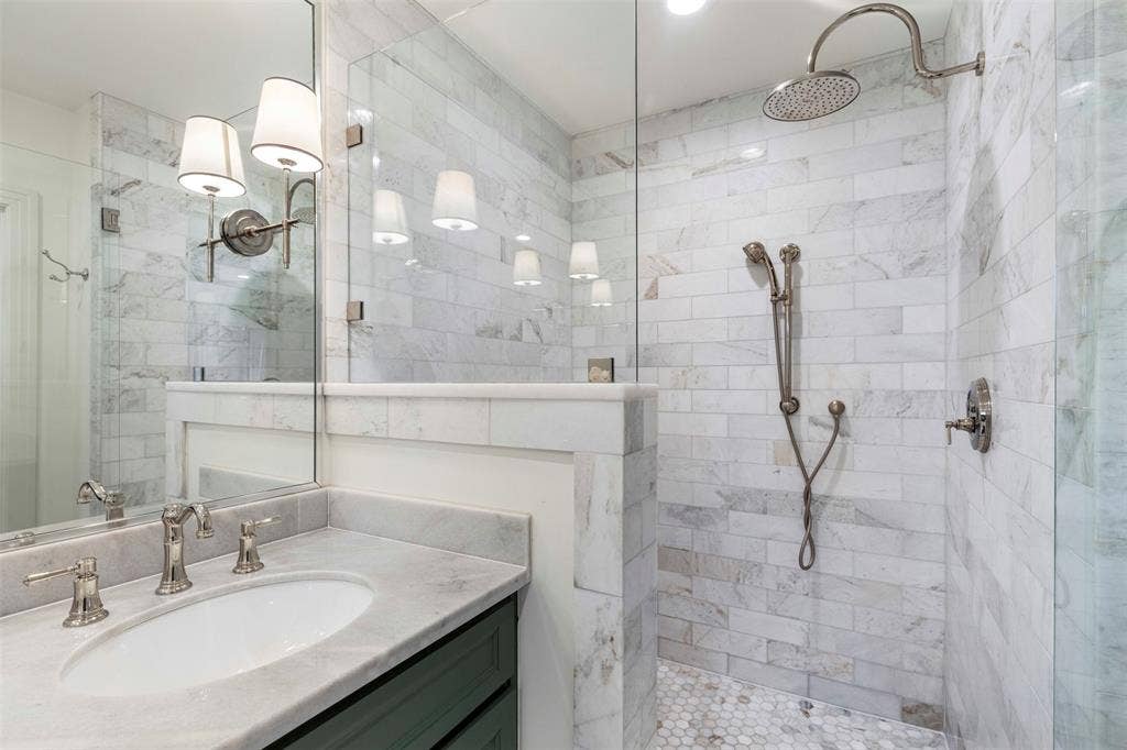 7119 Vivian Avenue, Dallas, TX 75223 7119 Vivian Avenue, Dallas, TX 75223