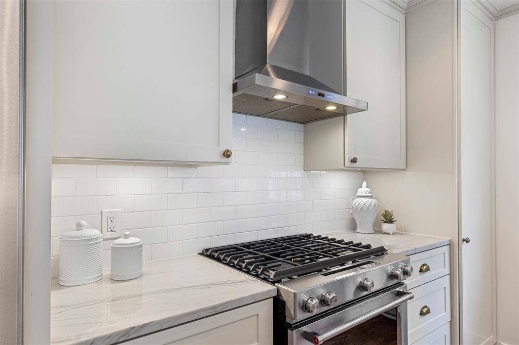 7119 Vivian Avenue, Dallas, TX 75223 7119 Vivian Avenue, Dallas, TX 75223