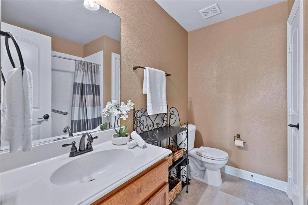 3921 Pitchstone Drive, McKinney, TX 75070 3921 Pitchstone Drive, McKinney, TX 75070