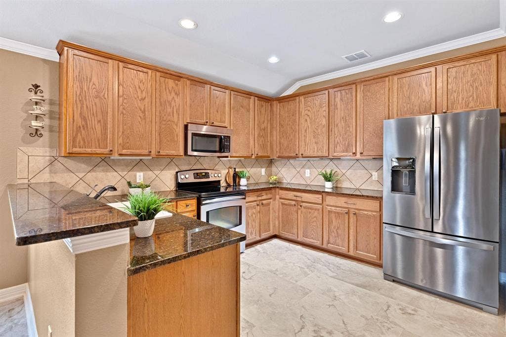 3921 Pitchstone Drive, McKinney, TX 75070 3921 Pitchstone Drive, McKinney, TX 75070