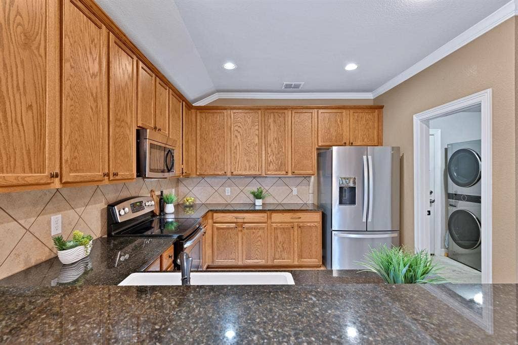 3921 Pitchstone Drive, McKinney, TX 75070 3921 Pitchstone Drive, McKinney, TX 75070