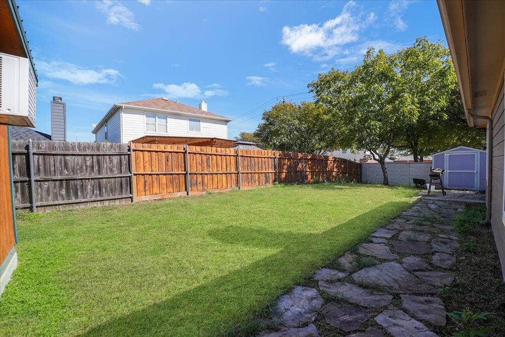 1004 Cedarbrook Circle, Grand Prairie, TX 75052