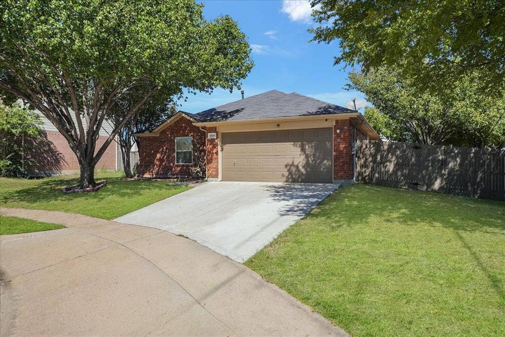 1004 Cedarbrook Circle, Grand Prairie, TX 75052