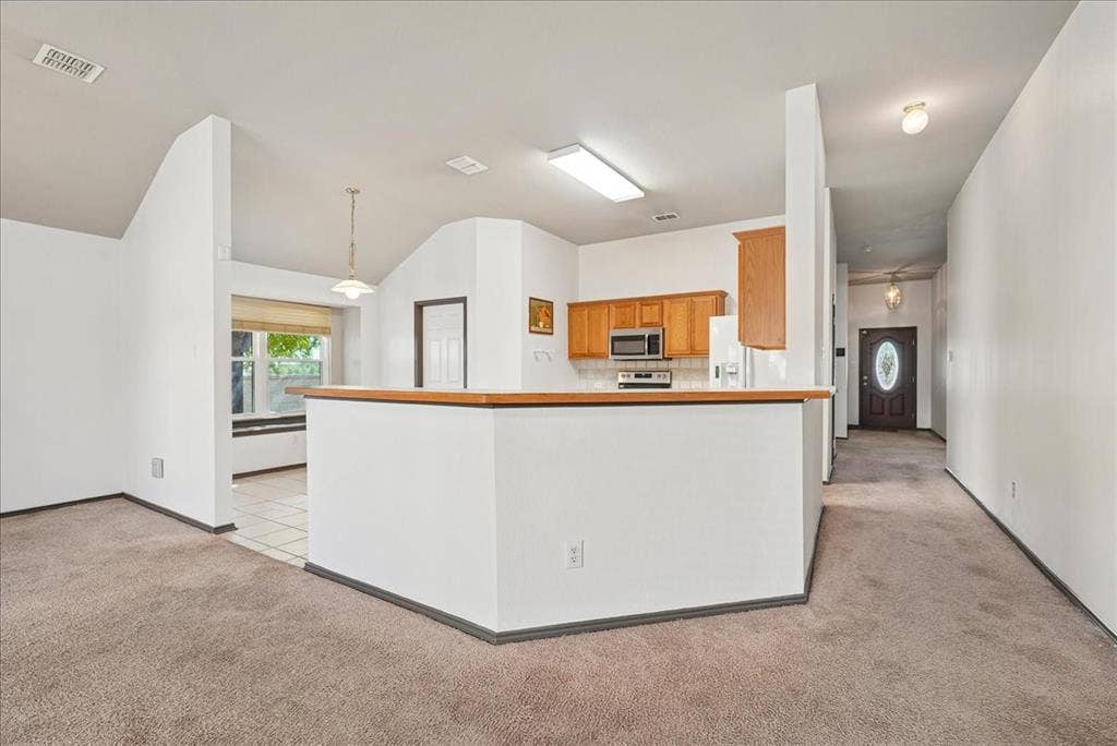 1004 Cedarbrook Circle, Grand Prairie, TX 75052