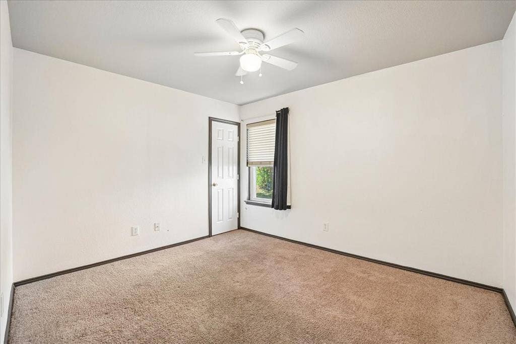 1004 Cedarbrook Circle, Grand Prairie, TX 75052