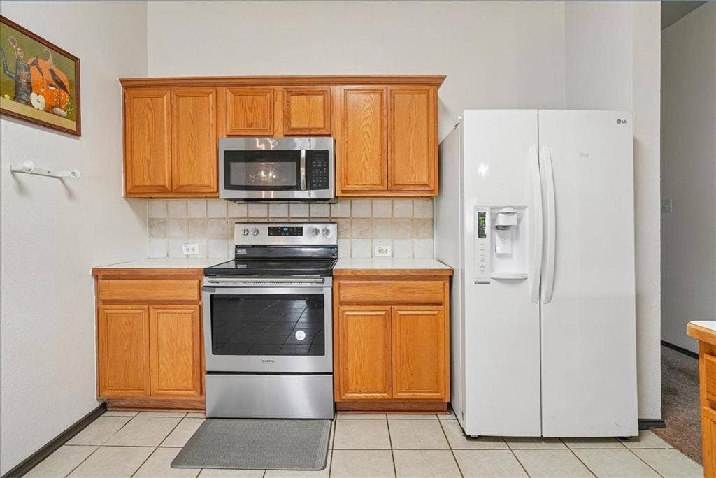 1004 Cedarbrook Circle, Grand Prairie, TX 75052