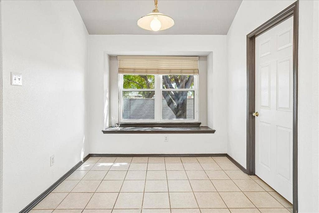 1004 Cedarbrook Circle, Grand Prairie, TX 75052