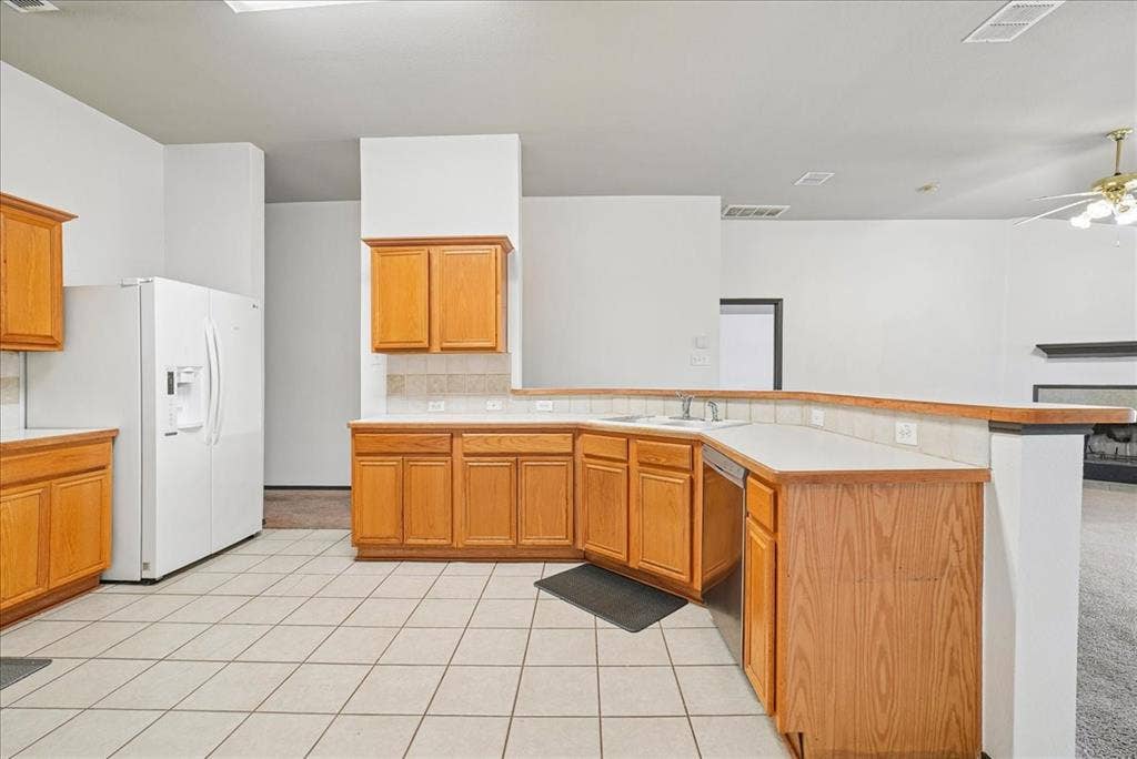 1004 Cedarbrook Circle, Grand Prairie, TX 75052