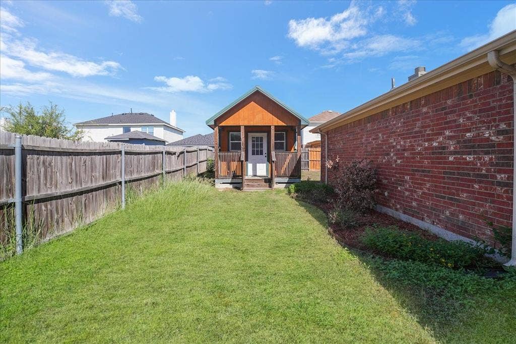 1004 Cedarbrook Circle, Grand Prairie, TX 75052