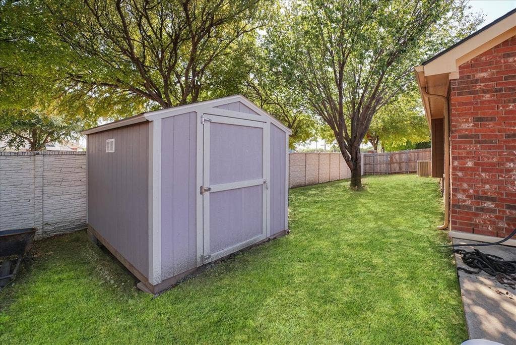 1004 Cedarbrook Circle, Grand Prairie, TX 75052