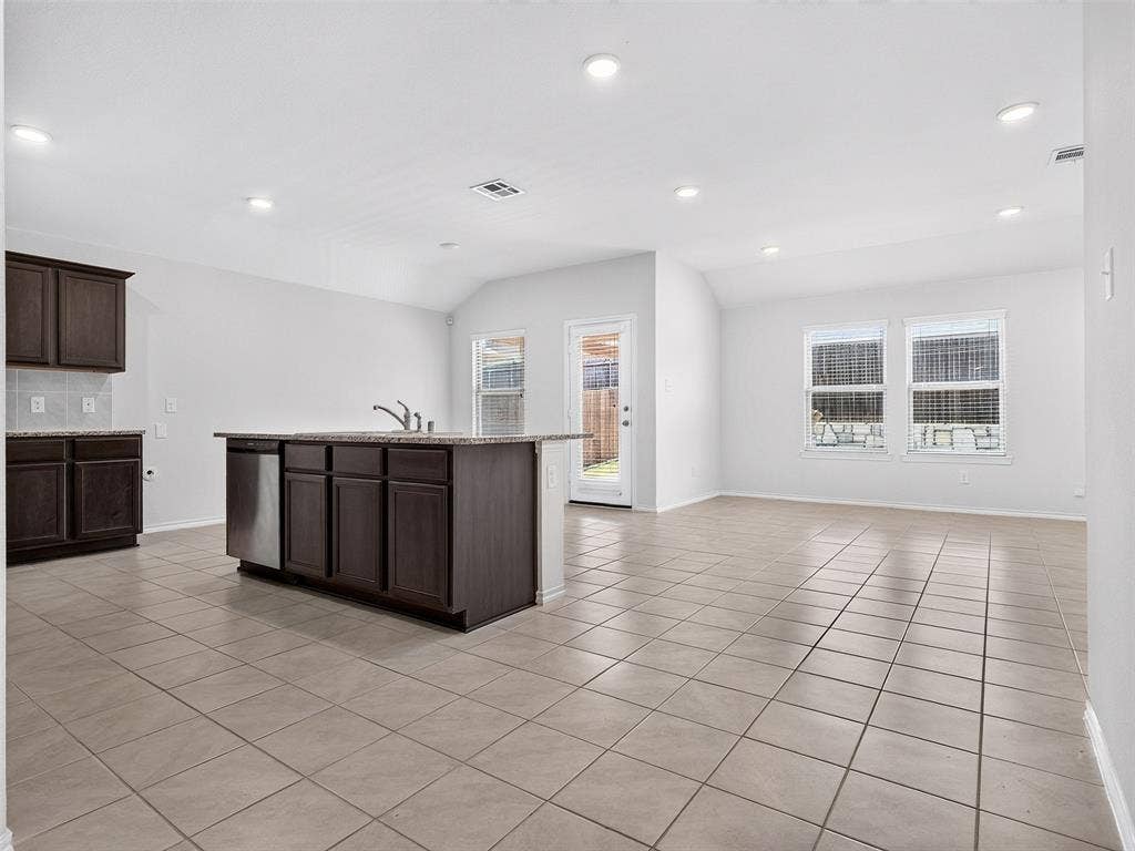 1111 Meadow Side Drive, Princeton, TX 75407 1111 Meadow Side Drive, Princeton, TX 75407