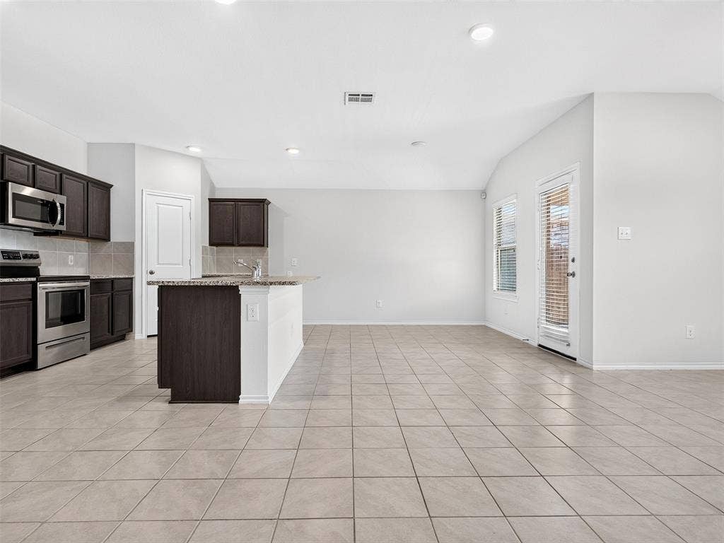 1111 Meadow Side Drive, Princeton, TX 75407 1111 Meadow Side Drive, Princeton, TX 75407