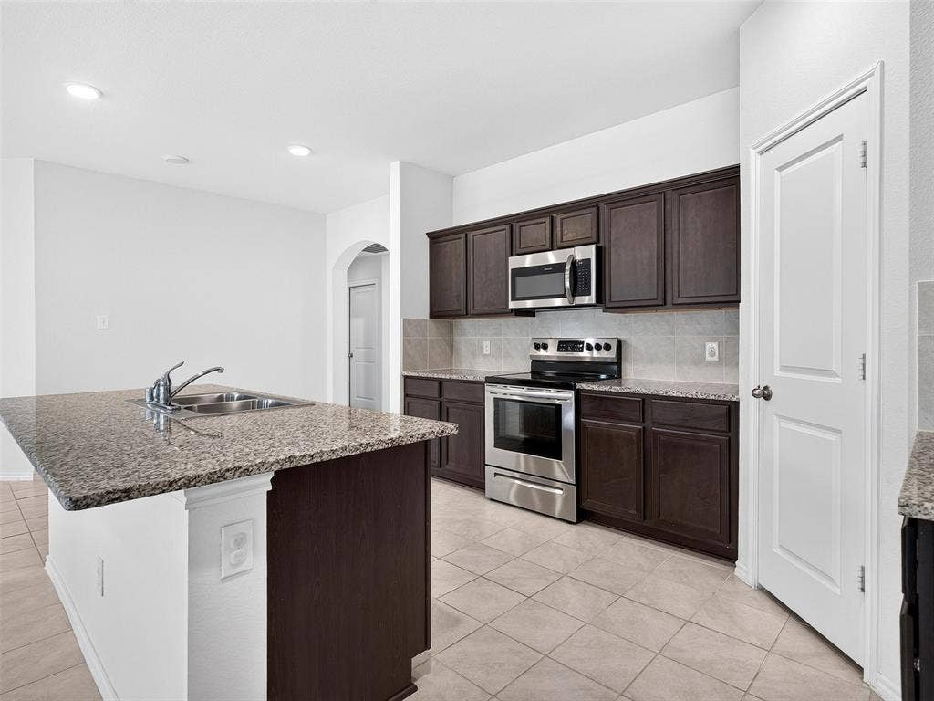1111 Meadow Side Drive, Princeton, TX 75407 1111 Meadow Side Drive, Princeton, TX 75407