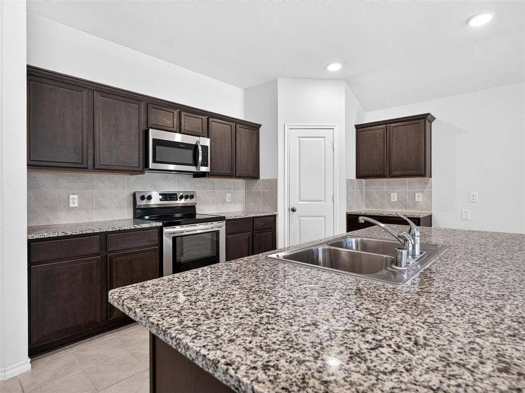 1111 Meadow Side Drive, Princeton, TX 75407 1111 Meadow Side Drive, Princeton, TX 75407
