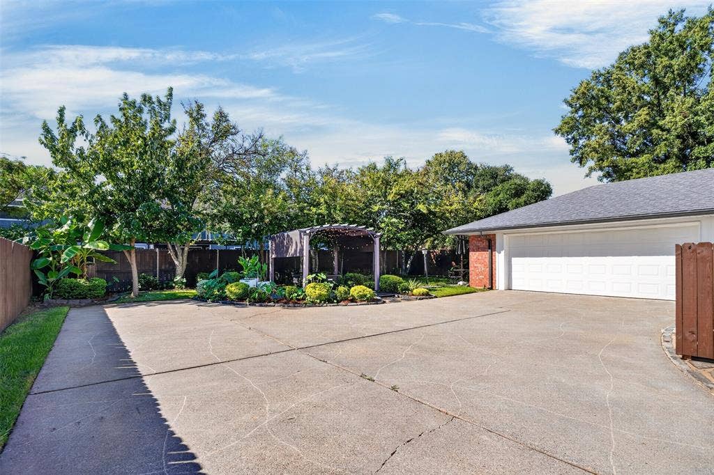 7610 University Drive, Shreveport, LA 71104