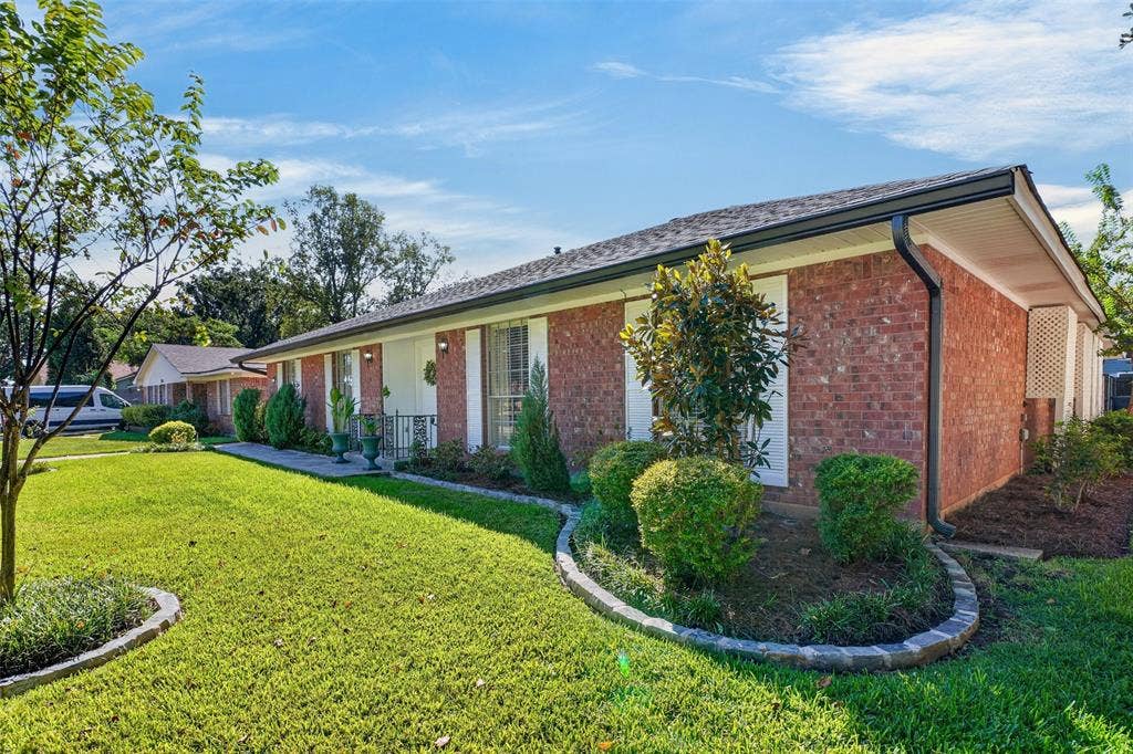 7610 University Drive, Shreveport, LA 71104