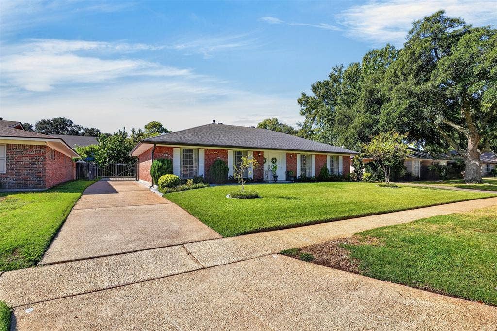 7610 University Drive, Shreveport, LA 71104