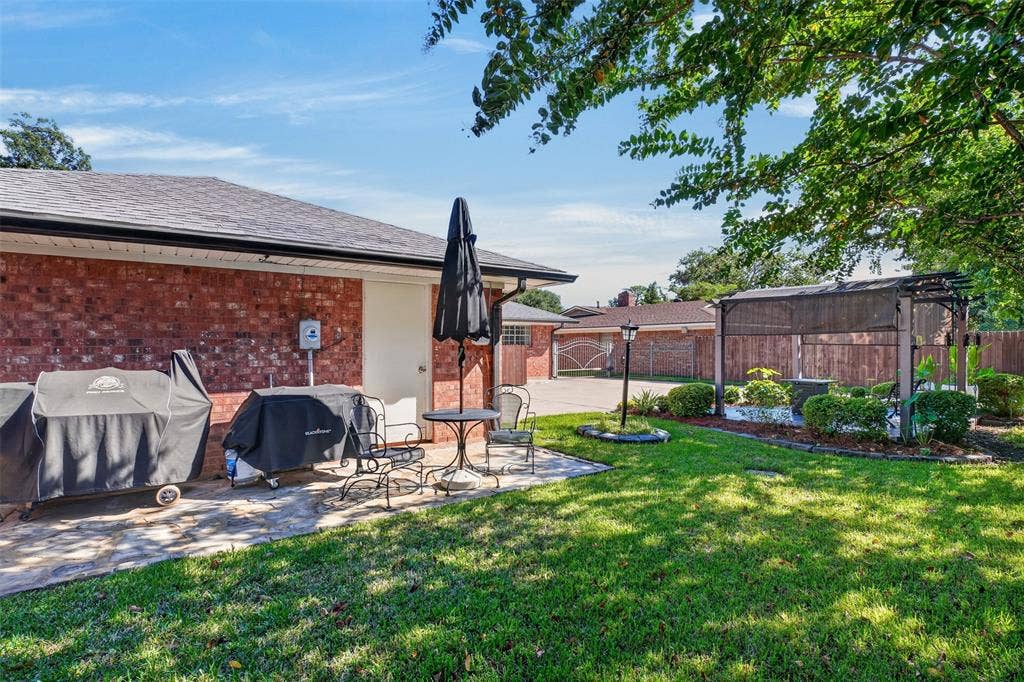 7610 University Drive, Shreveport, LA 71104