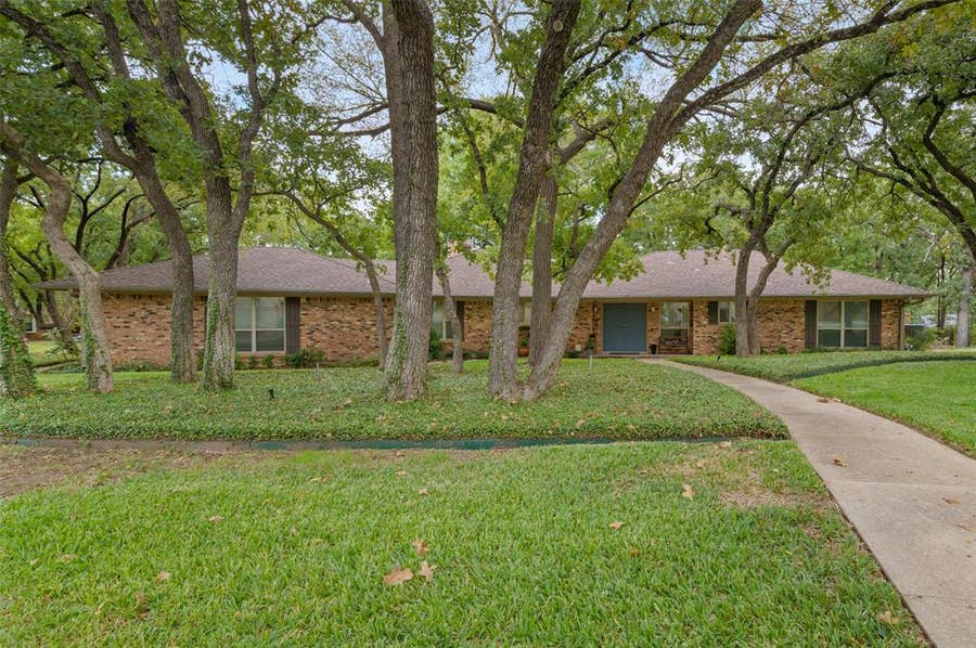 Property photo for 2420 Southridge Drive, Denton, TX